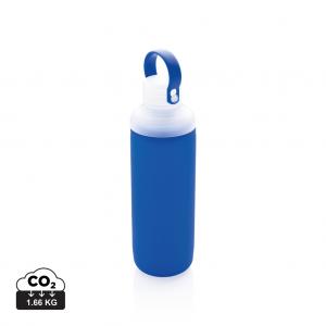 Glass water bottle with silicone sleeve
